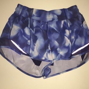 Lululemon hotty hot shorts 2.5”